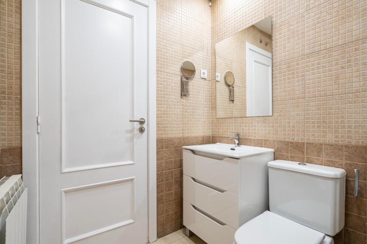 For You Rentals Elegante Y Bonito Apartamento Temporal En El Corazon De Madrid Inf1C Exterior photo
